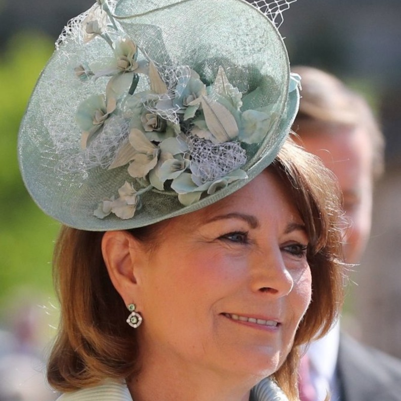 قبعات كلاسيكية للشعر مع التدرجات الحمراء من وحى والدة كيت ميدلتون