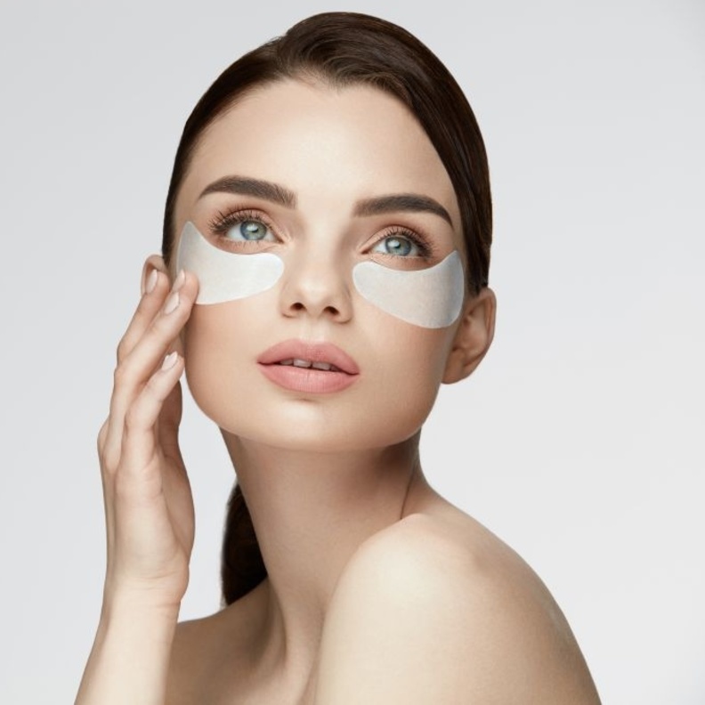 أكياس الشاي الأخضر للحفاظ على جمال العيون.