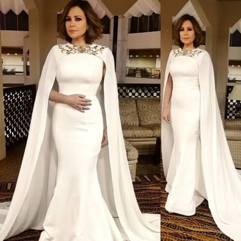 إطلالة ملوكية فخمة تألقت بها كارول سماحة في السعودية حملت توقيع دار مروان وخالد كوتور