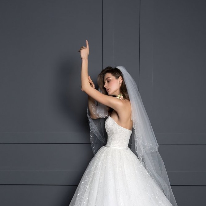 فساتين بدون اكمام