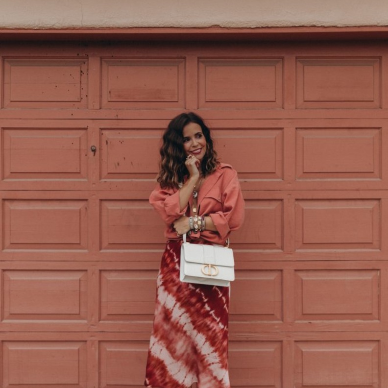 اعتمدي صنادل بتصاميم ناعمة للقدم العريضة