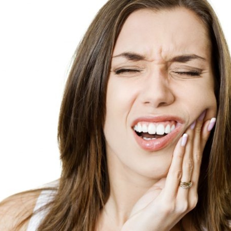 السلاق الفموي يسبب آلام في الفم