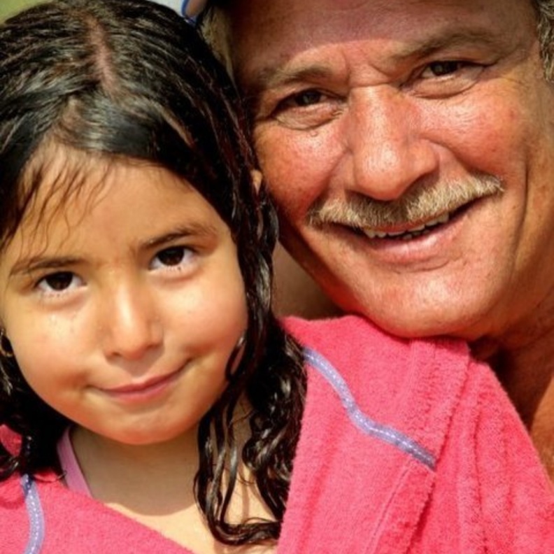 لينا الفيشاوي مع جدها