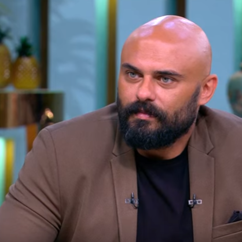 احمد صلاح حسني