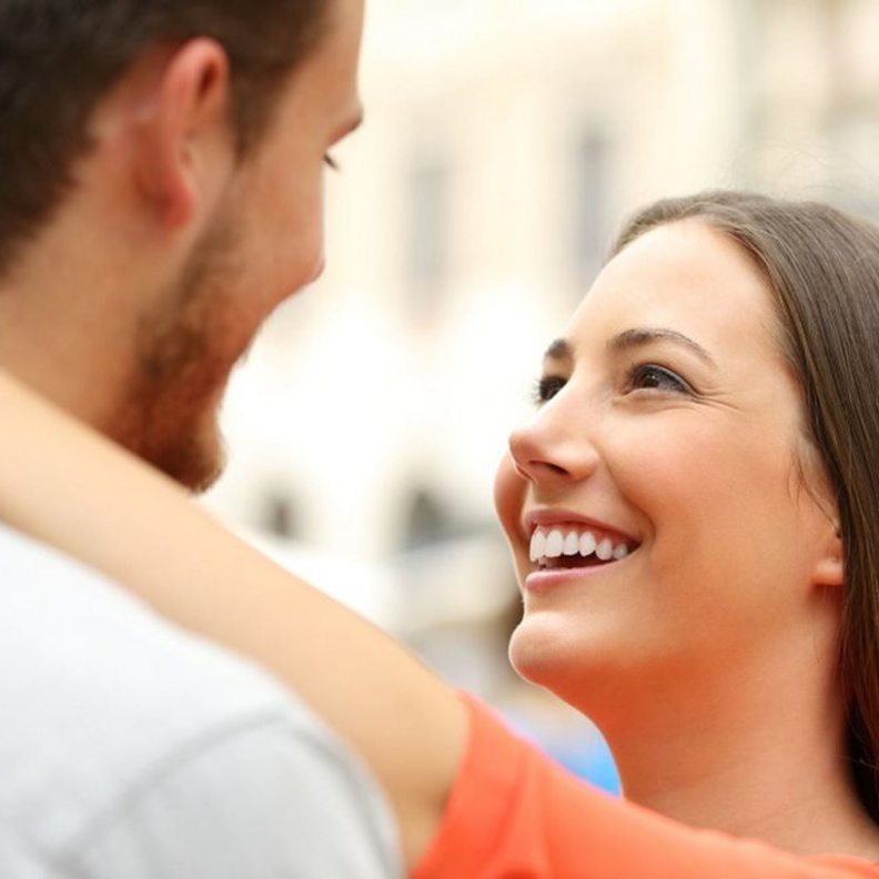 أسباب إختيار الرجل لإمرأة تشبه حبيبته السابقة