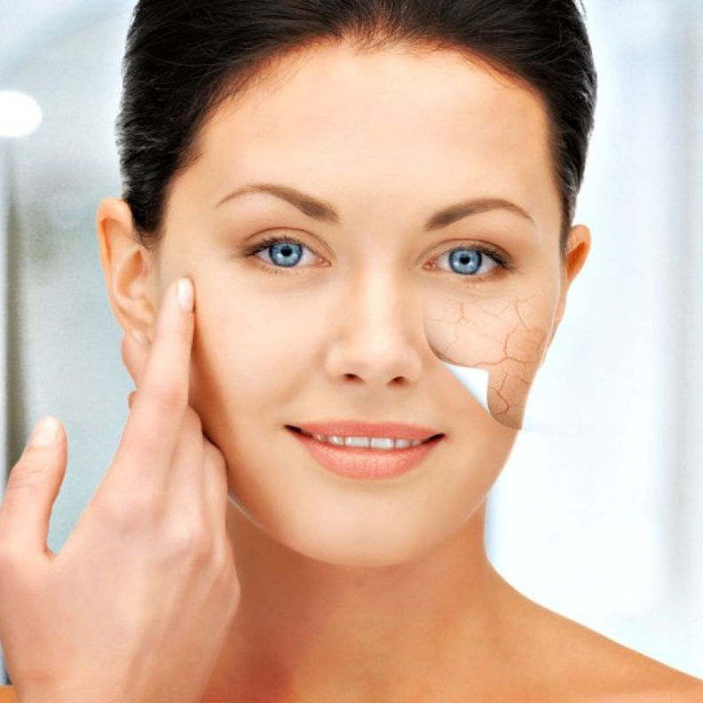 ضعي قناع الافوكادو على وجهك لترطيب البشرة