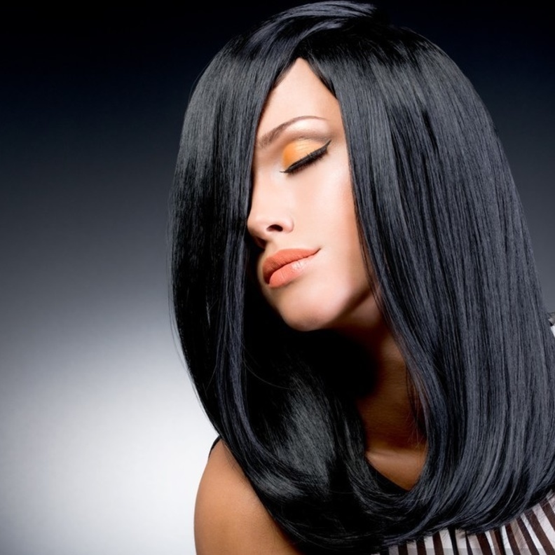 طريقة طبيعية لصبغ الشعر بالاسود