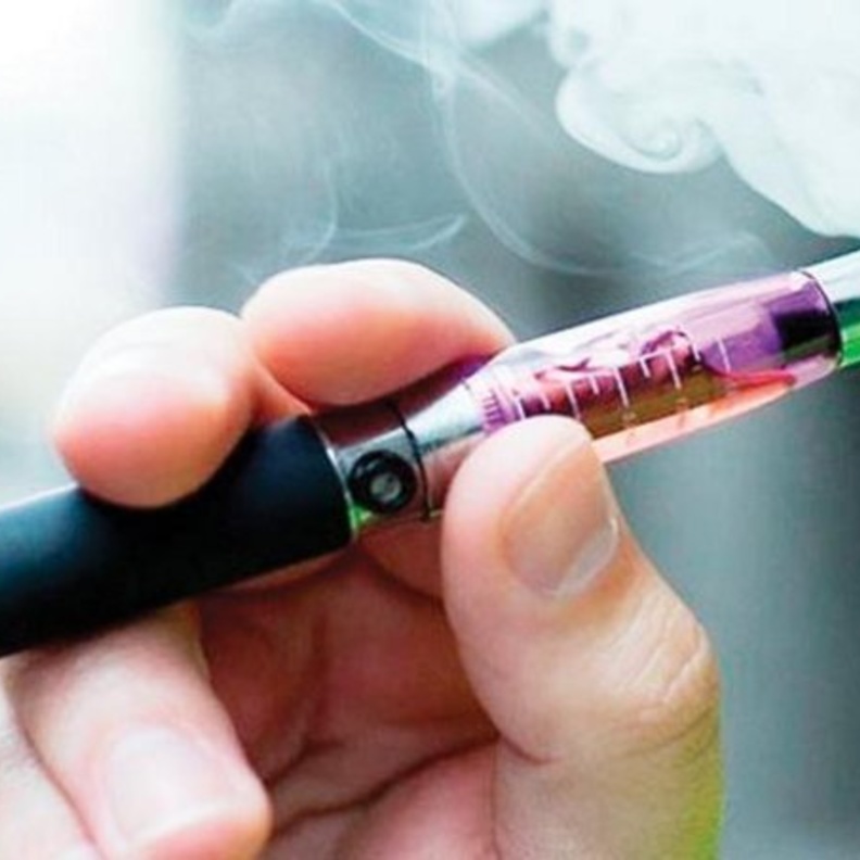 السجائر الإلكترونية و السجائر التقليدية تتشابه في الضرر الصحي