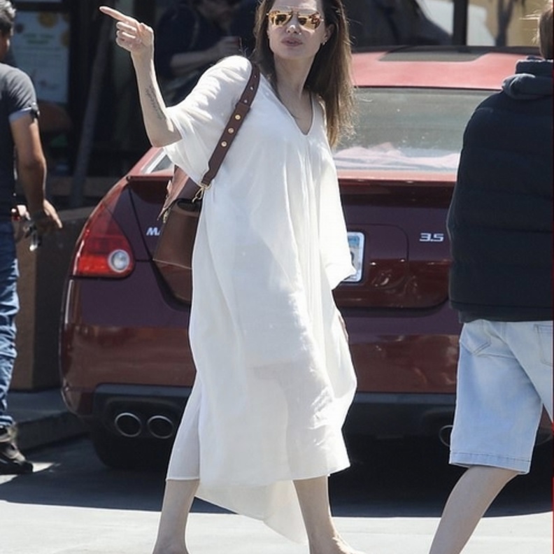 انجلينا تختار ستايل القفطان