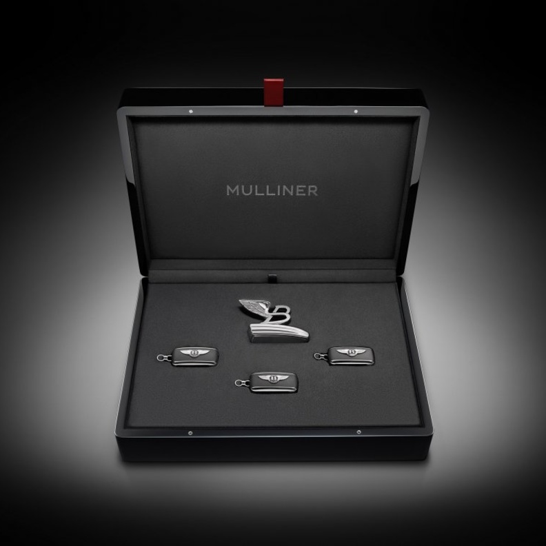 احتفالاً بالذكرى المئوية لتأسيسها BENTLEY تبتكر تحفة فنية تذكارية مصمّمة على شكل صندوق خشبي فاخر للمفاتيح