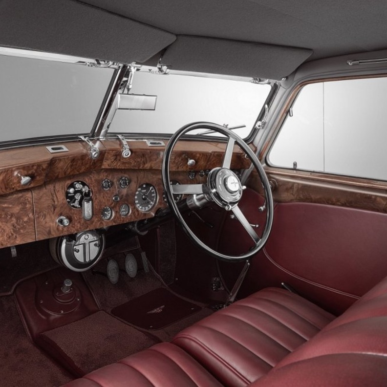 قسم Mulliner يعيد تصنيع طراز 1939 من سيارة   BENTLEY CORNICHE  الأسطورية من جديد