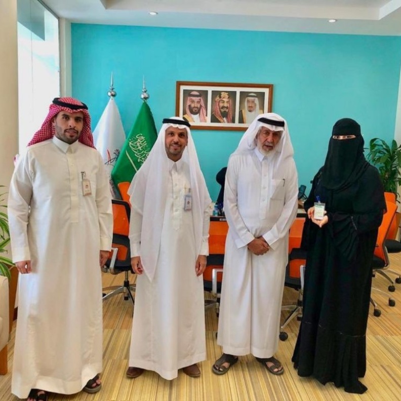 الجوهرة الطاسان أول سعودية تتسلم رخصة إرشاد سياحي في القصيم