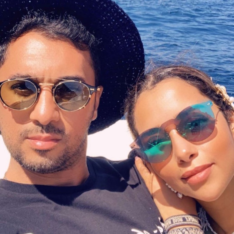 بلقيس فتحي بلقطة رومانسية مع زوجها في كابري