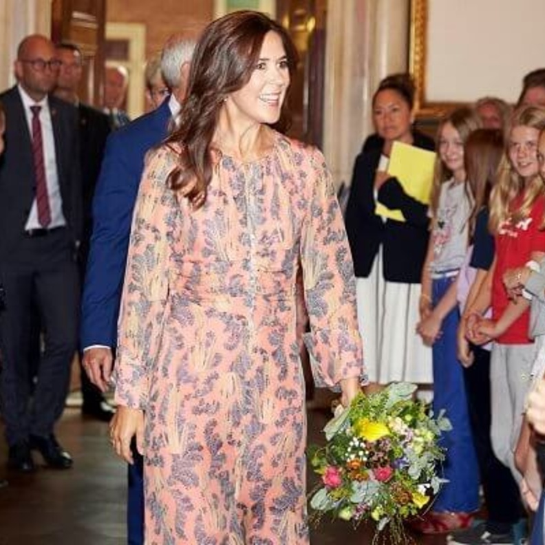 إطلالة الأميرة ماري من H&M