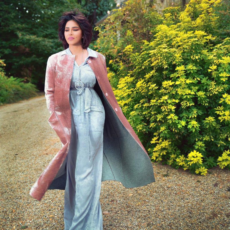 تغريدات الفنانين احتفالا بيوم المرأة الاماراتية