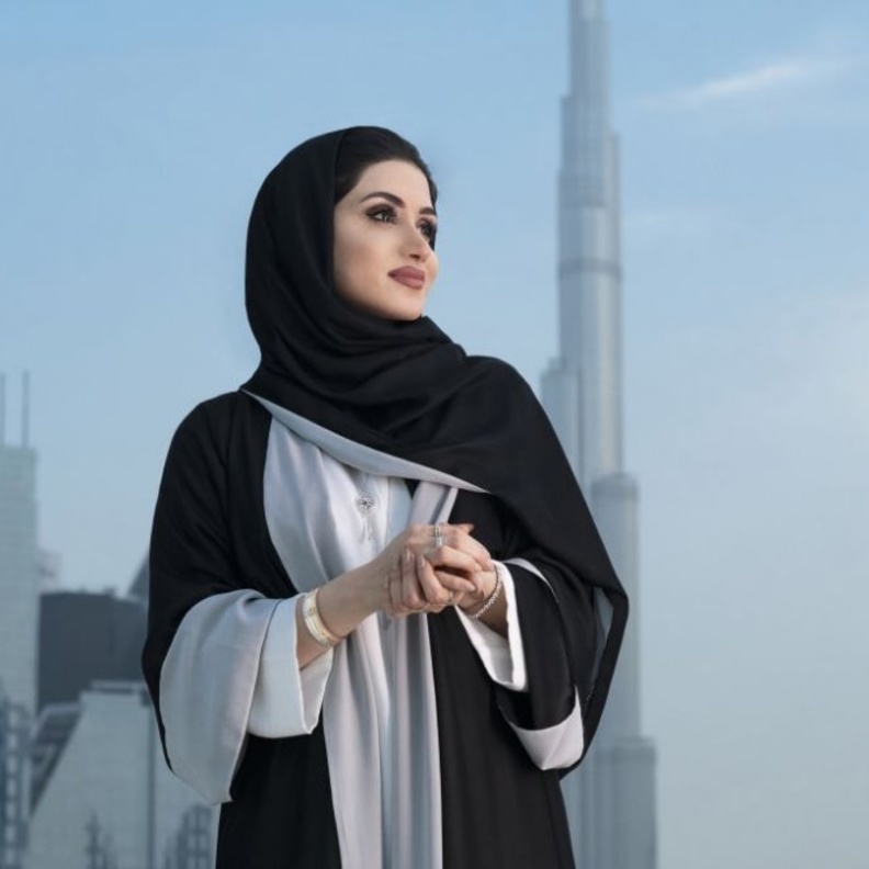 المصممة الإماراتية ياسمين الملا