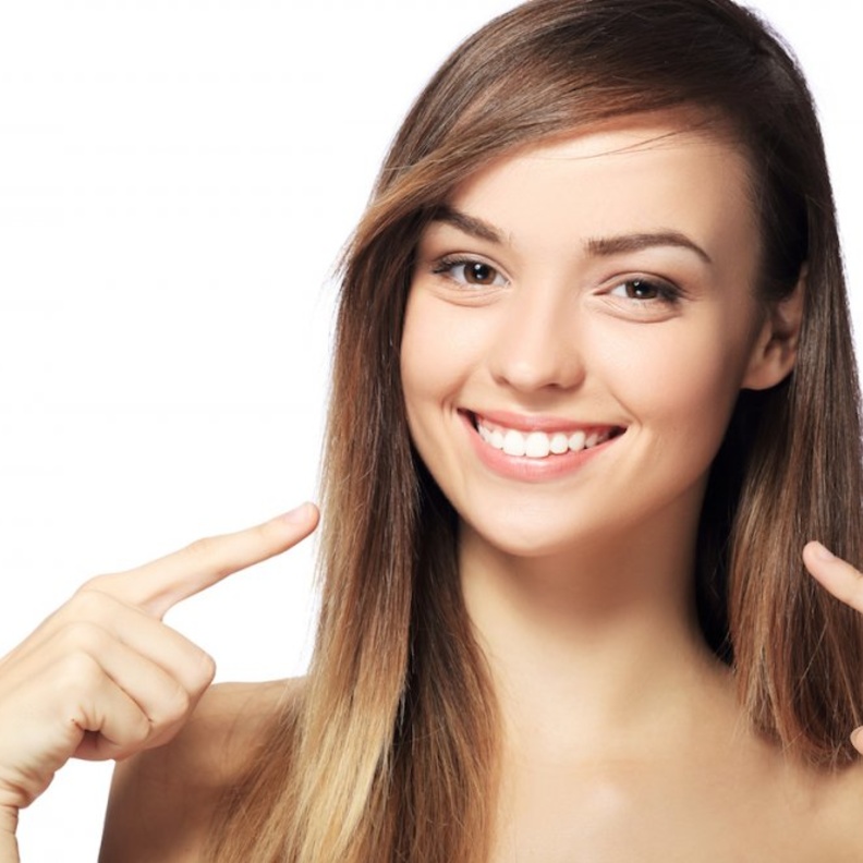 اعتني بتركيبات الأسنان المتحركة للحفاظ عليها لأطول مدة ممكنة والحصول على أسنان طبيعية جميلة