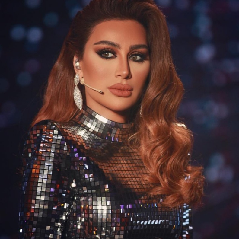  رسمات الايلاينر المقوس المترايط بأسلوب مايا دياب