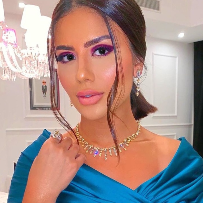 نهى نبيل بصيحة المكياج الملون