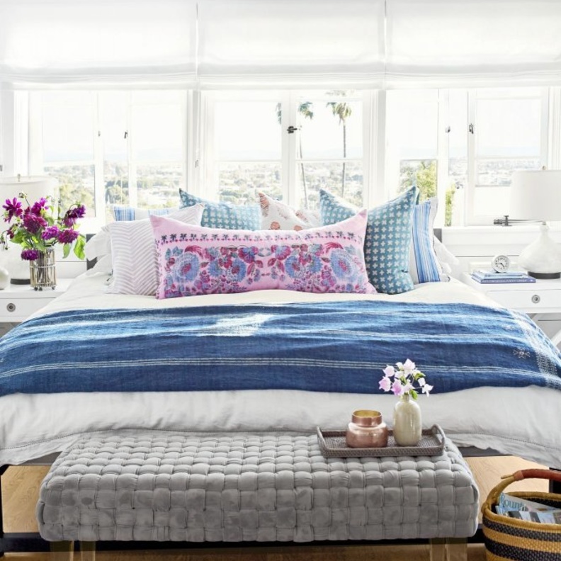 اكسسوارات ملونة تضيف البهجة على غرف النوم