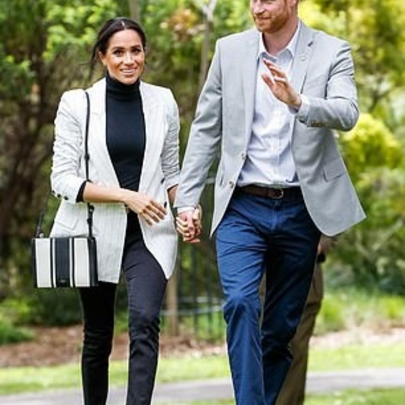 الأمير هاري وزوجته في مطعم للطبقة المتوسطة