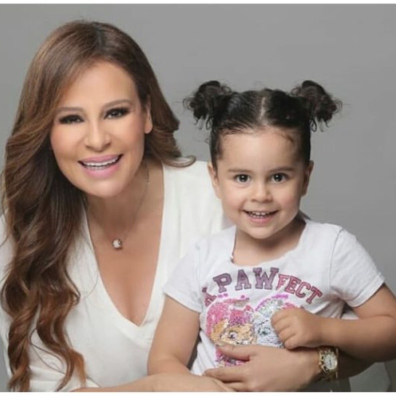 كارول سماحة وابنتها