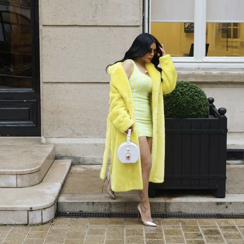 تحب ارتداء الفساتين المينيمالسة الضيقة والقصيرة 