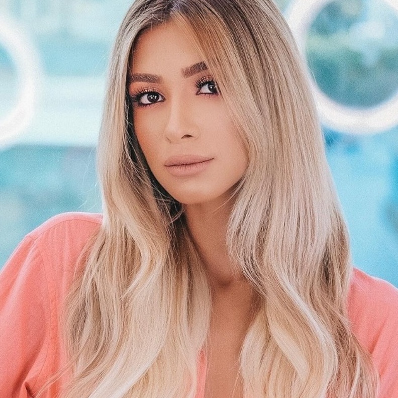 هل تبدو تيا ديب نسخة عن والدتها نوال الزغبي