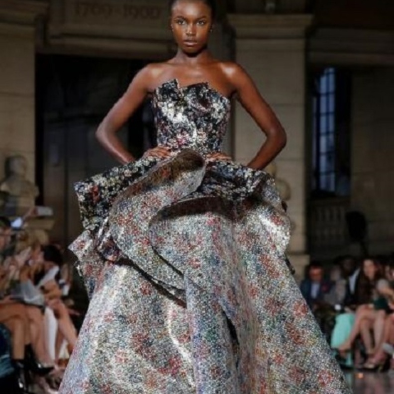 فستان من رامي قاضي