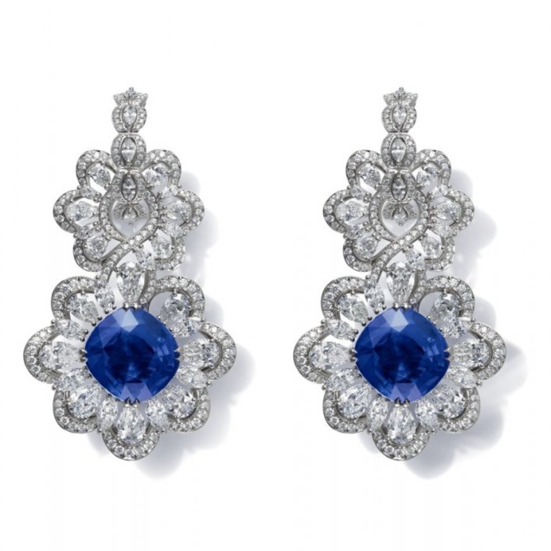 أقراط بأحجار الياقوت الأزرق من شوبارد 