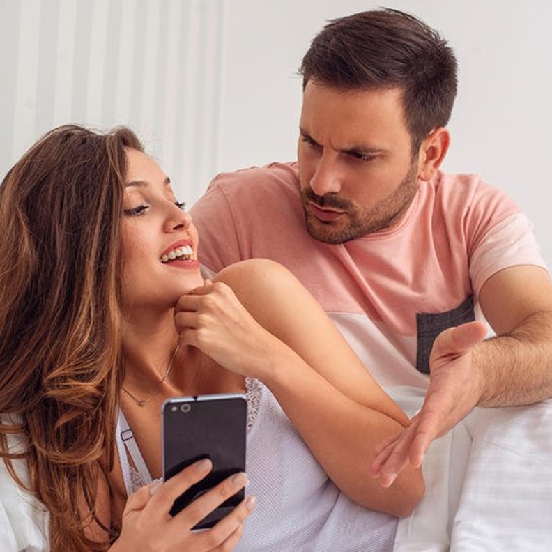 لهذه الأسباب لا يجب أن تبحث الزوجة في ماضي الزوج