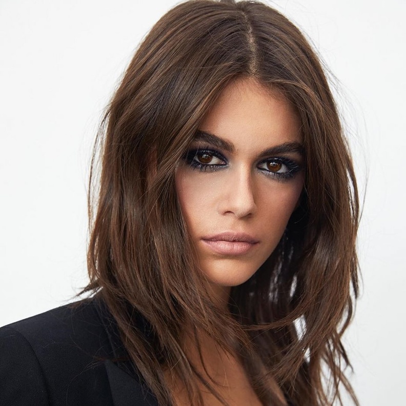 تسريحات شعر كيرلي بأسلوب كايا غيربر KAIA GERBER