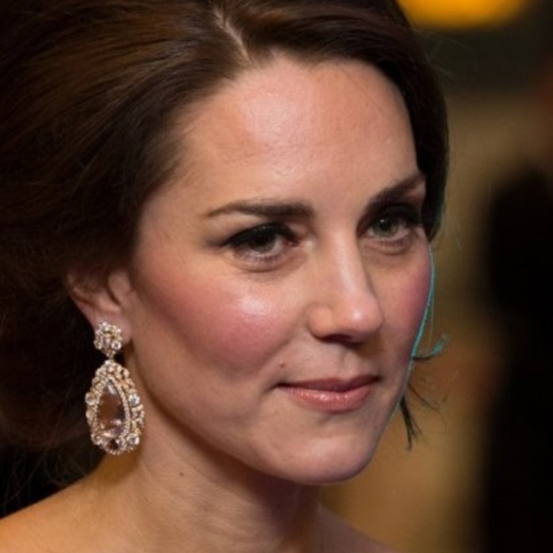 كيت ميدلتون بمجوهرات ثقيلة من كارتييه Cartier