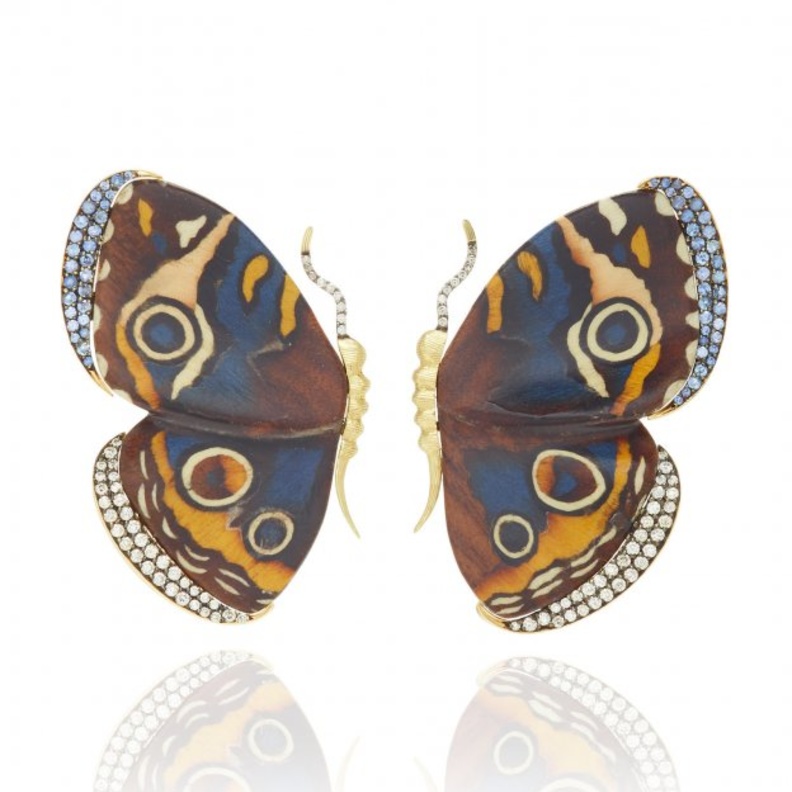 تصميم اقراط جذاب على شكل اجنحة فراشة مرصعة بالماسات الملونة من De Beers