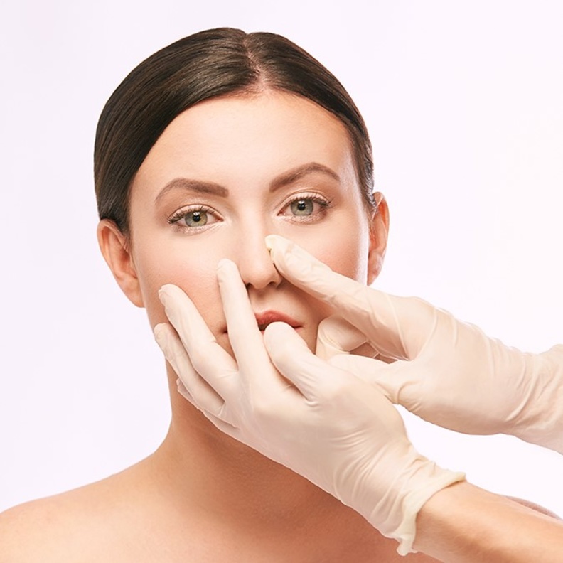 تخلصي من من انحراف الحاجز الأنفي من خلال خضوعك لعملية جراحية صغيرة