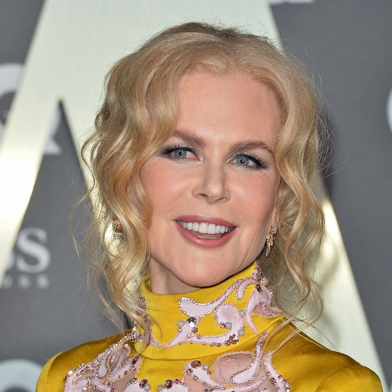 اطلالات جمالية ناعمة في حفل GQ