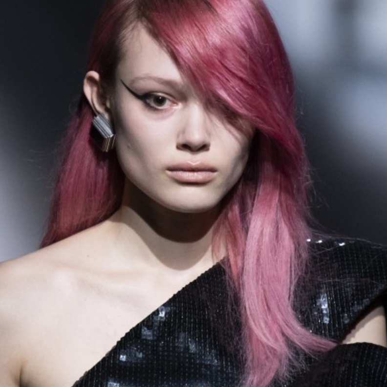 الوان صبغات شعر حمراء من Prabal Gurung