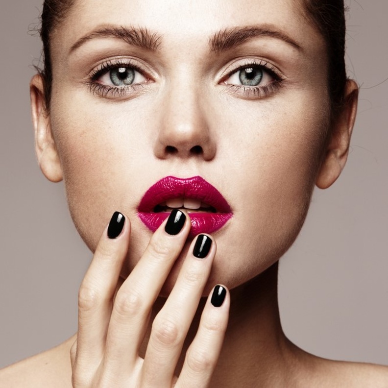 أجمل ألوان مناكير خريف 2019 بدرجات الماروني