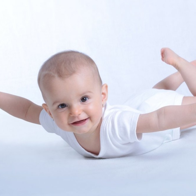 انتباه الطفل الرضيع للأشياء يبدأ مع بداية الشهر الثاني لحين رؤية التفاصيل في الشهر السادس