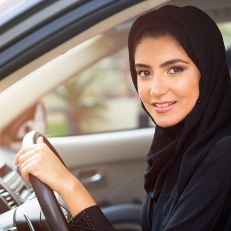 أبدئي بالتدرب على المهارات الأساسية في القيادة