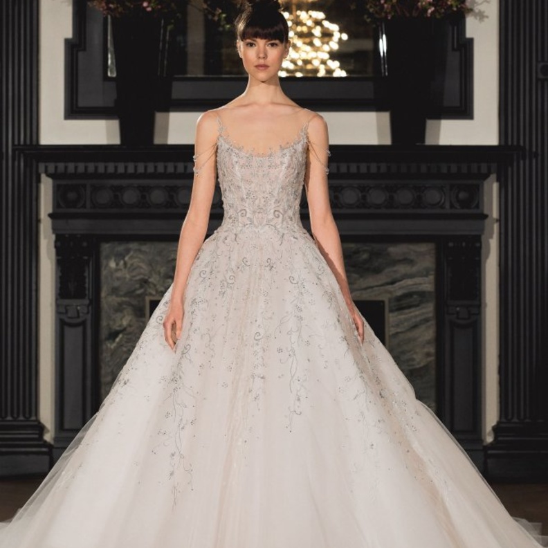 فستان من demetrios