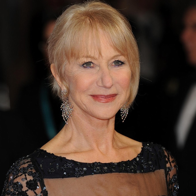 هيلين ميرين بفستان أحمر أنيق من ماركة Dolce & Gabbana