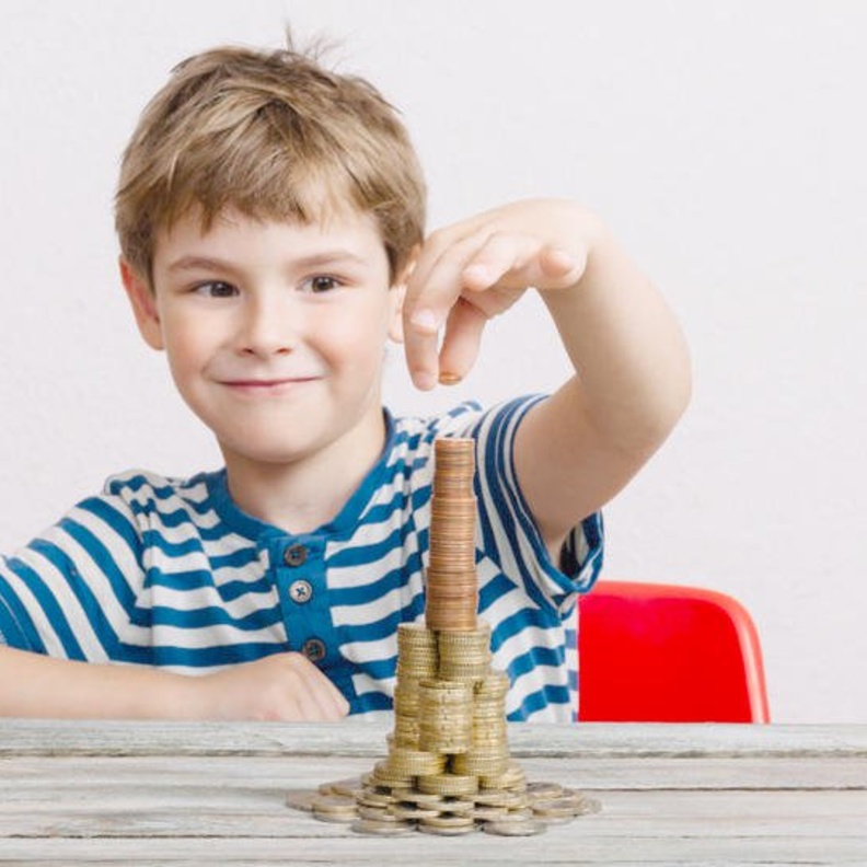 إيجابيات وسلبيات تخصيص مصروف للطفل