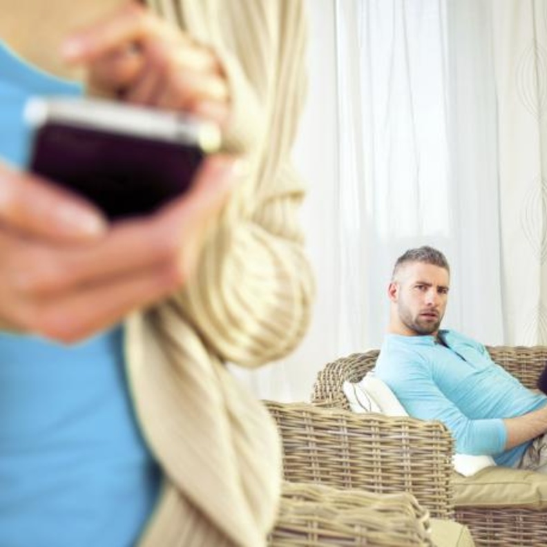 علامات تدل على خيانة الزوجة لزوجها