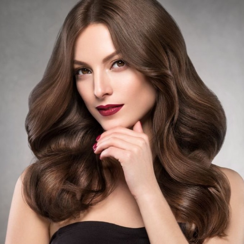 سحر العيون هكذا لقبت خلطة الثوم المنقوع وزيت الزيتون للعناية بالشعر