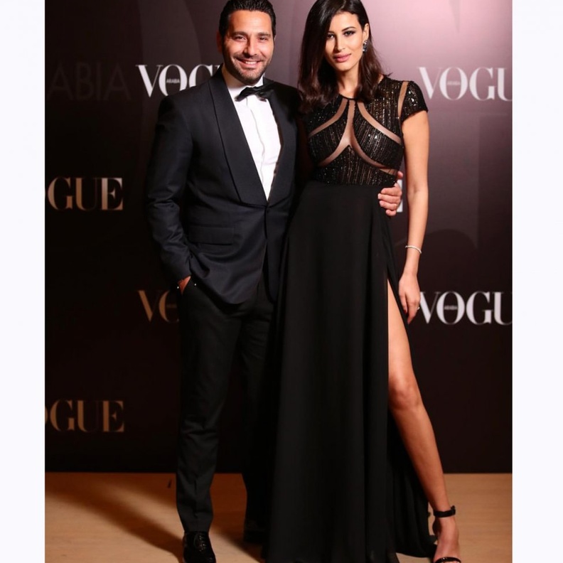 فستان سهرة فاخرة باللون الذهبي مع اللؤلؤ ارتدته ريم السعيدي