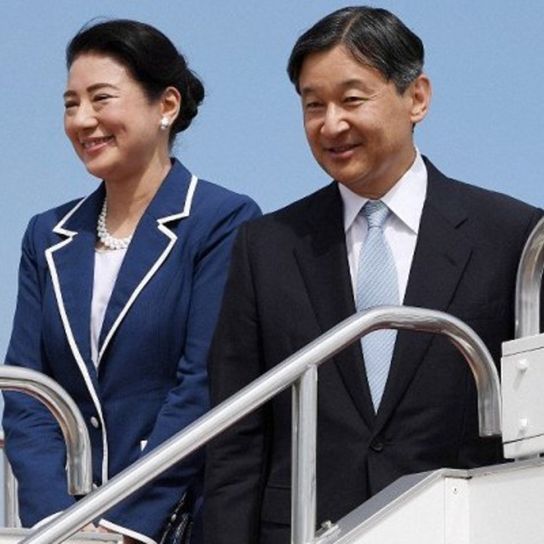 الإمبراطور ناروهيتو والإمبراطورة ماساكو يزوران مركزا لرعاية الحيوانات