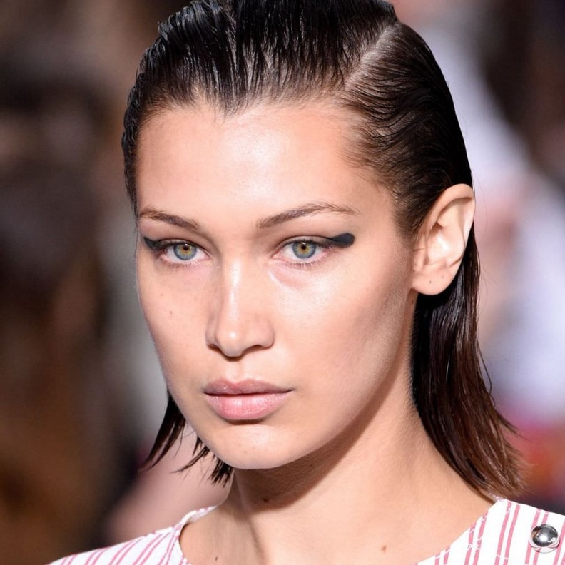 تسريحات الشعر المبللة والمشدودة بأسلوب بيلا حديد