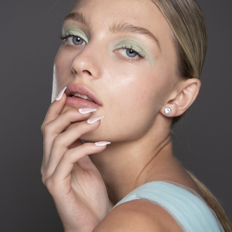 طلاء أظافر بأشكال هندسية