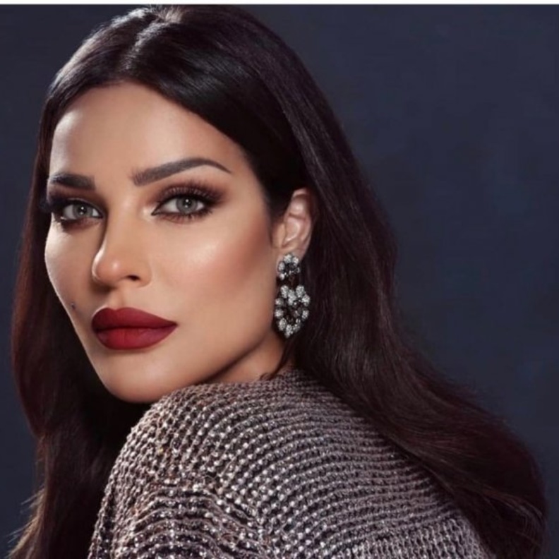 نادين نجيم برفقة زوجها هادي الاسمر